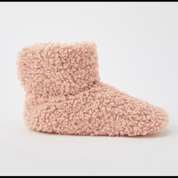 Uniqlo Fleece Room Shoes - Picture 3 of 4